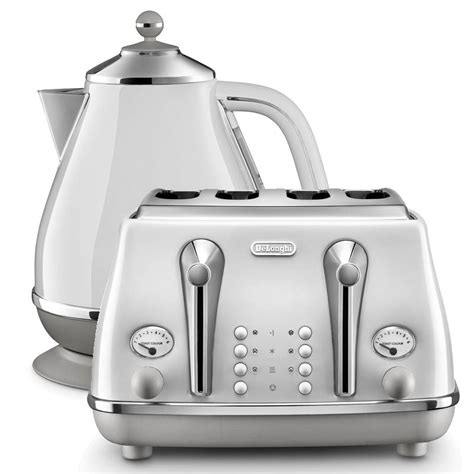 delonghi kettle and toaster white.